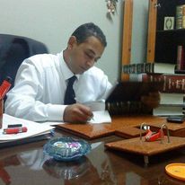 الأستاذ / حسين علي محمود